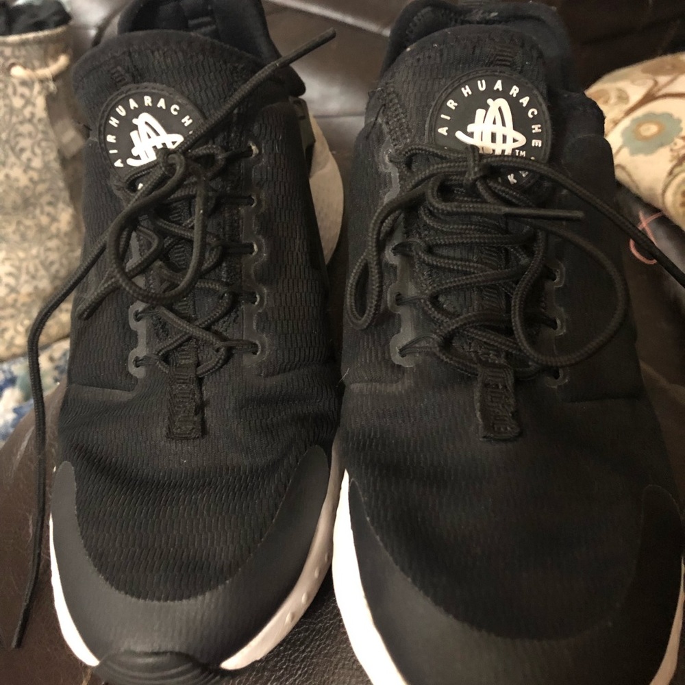 Women’s Nike Air Huarache - Size 8